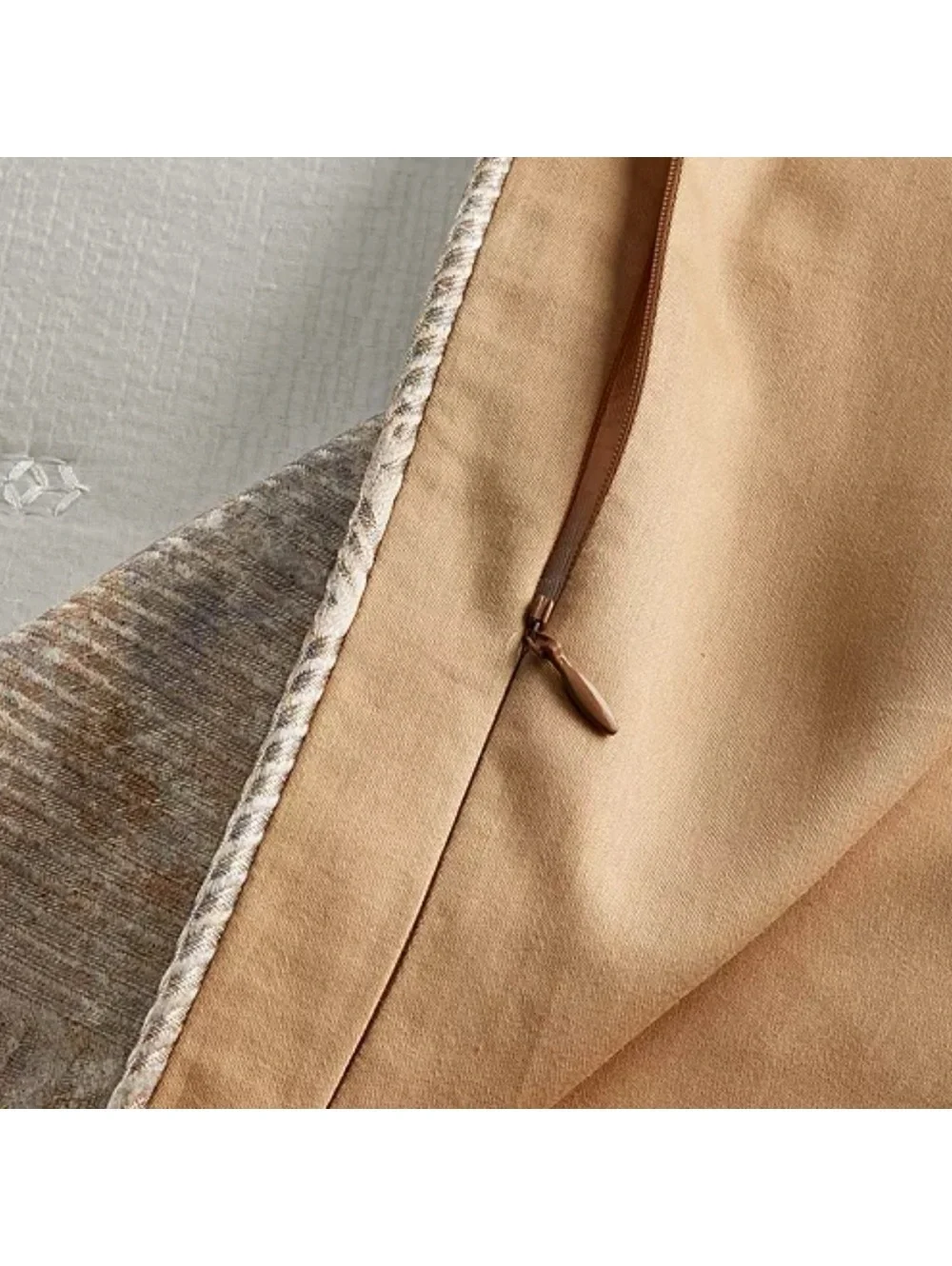 Hudson Park Collection Linear Sandstone Duvet Cover, NWT, Size Full/Queen $425